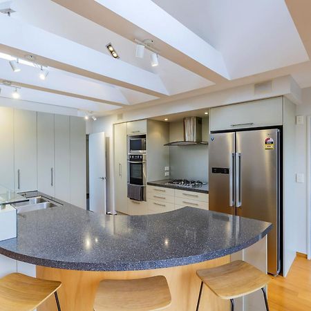 Entire House With Pool, Spa オークランド エクステリア 写真