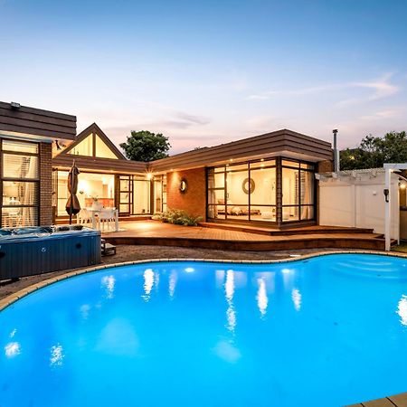 Entire House With Pool, Spa オークランド エクステリア 写真