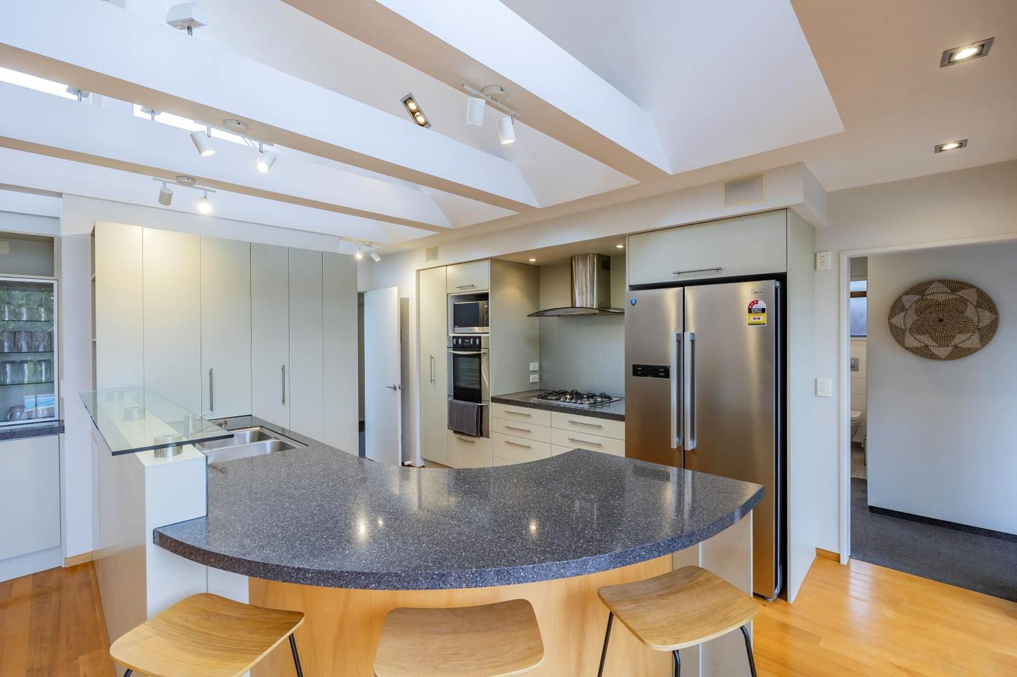 Entire House With Pool, Spa オークランド エクステリア 写真