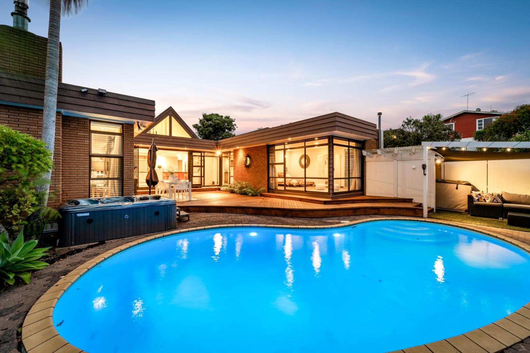 Entire House With Pool, Spa オークランド エクステリア 写真