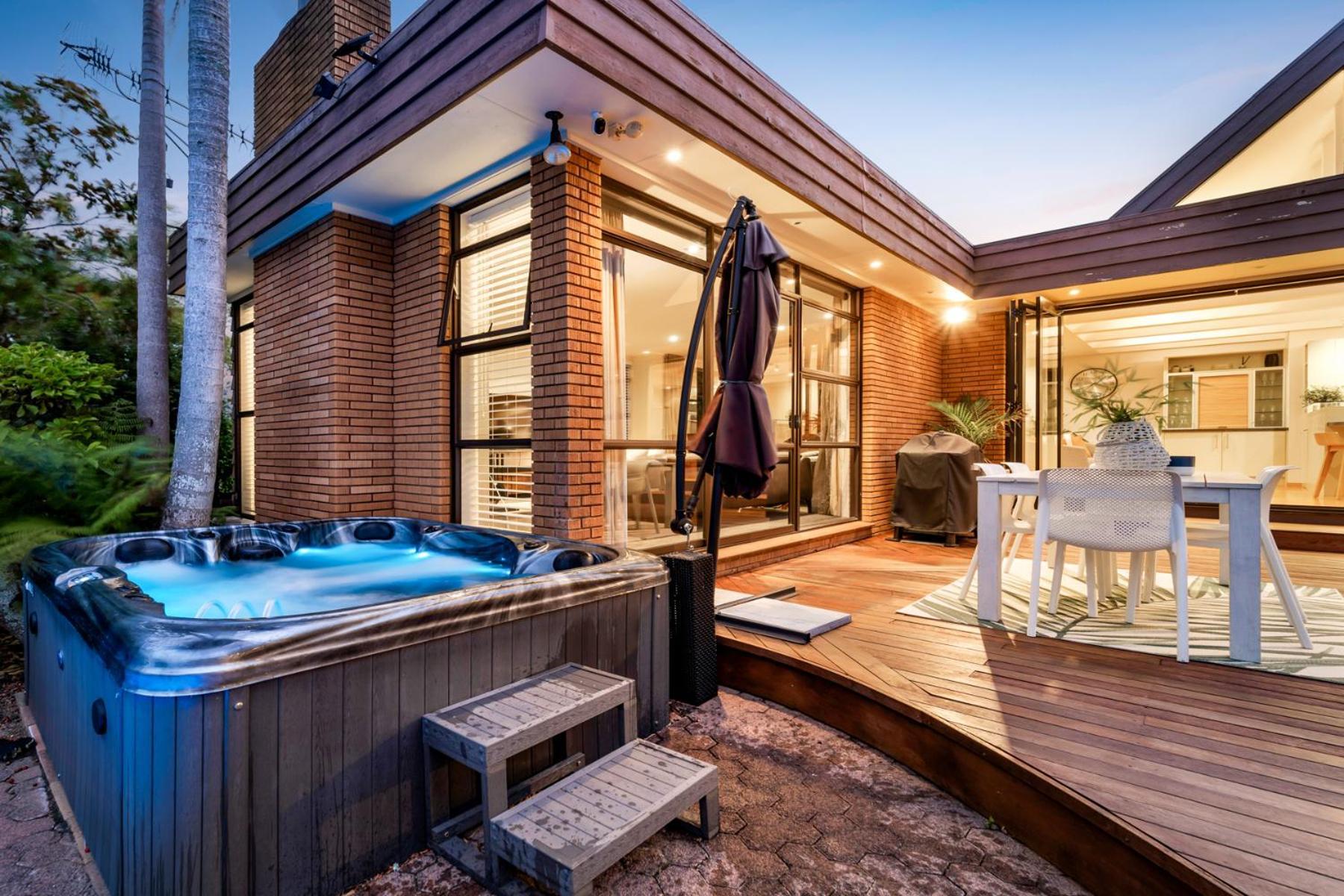 Entire House With Pool, Spa オークランド エクステリア 写真